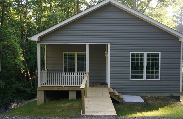 Country Feel, City Appeal, 2 Bedrooms, 2 Baths, Accessible, Close to Asheville