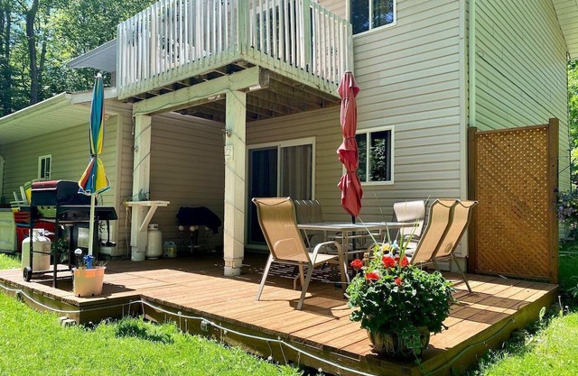 Country Hideaway by Georgian Bay near The Tay Shores Trail & Marinas.