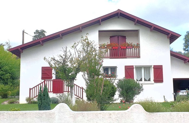 Country Home Near Beaches and Cities – Spacious, 4 Bedrooms, WiFi, Garden, Parking