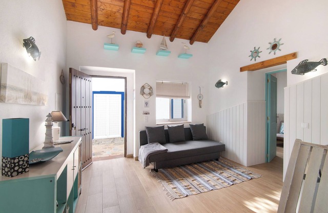 Country House "Quinta do Mestre - Casa do Mar" with Sea View, Private Garden & Wi-Fi