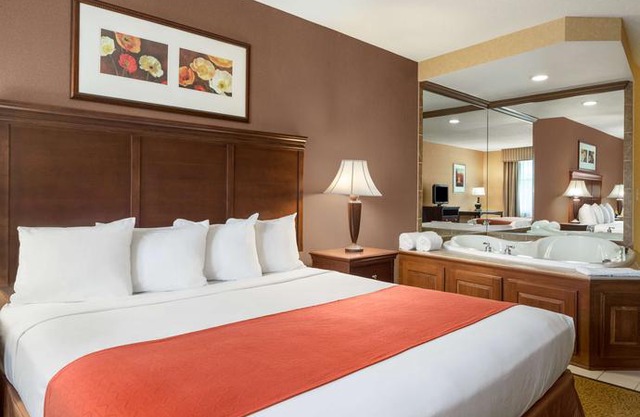 Country Inn & Suites by Radisson Cuyahoga Falls OH