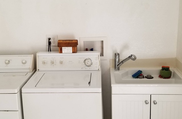 COUNTRY LIVING, COZY AND NEAR MAYOR CITIES