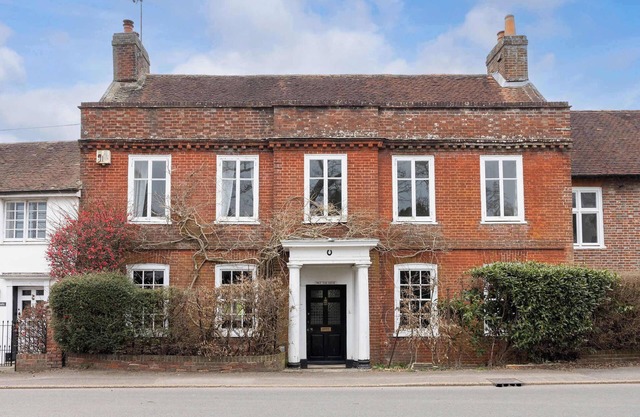 Country Retreat - Sleeps 14 - Large Garden