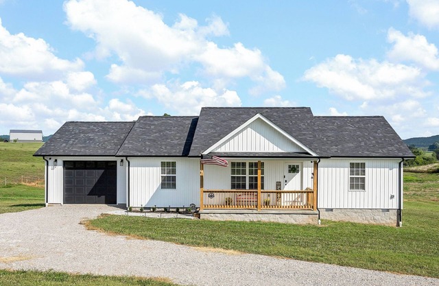 Country Stay near Burgess Falls and More!