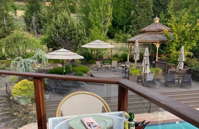 Country Willows Inn and Estate