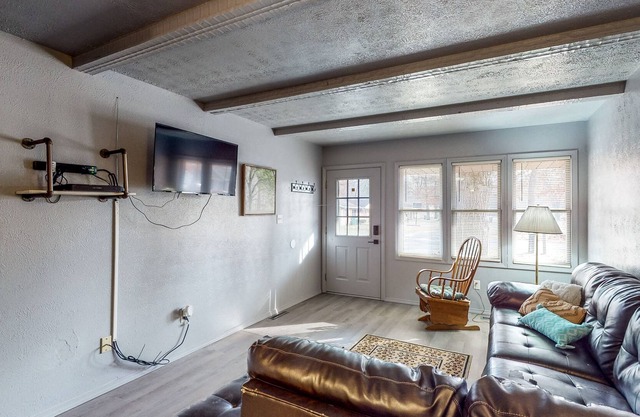 Countryside retreat near the lake with central AC & patio - dog-friendly