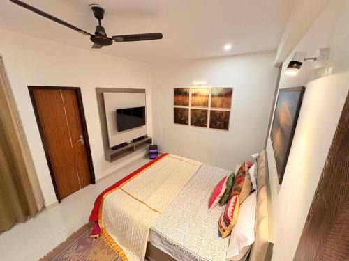 Couple Canvas- Luxurious 1-BHK Peaceful Apartment
