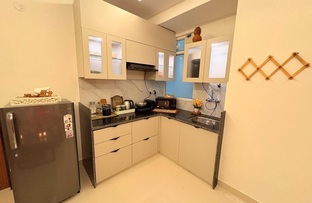 Couple Canvas—Luxurious 1-BHK Peaceful Apartment