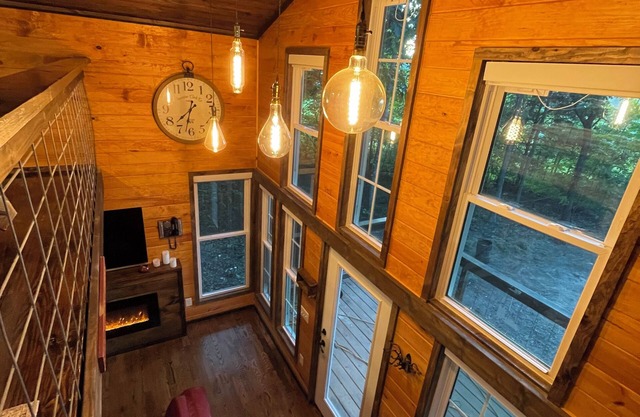 Couple’s Romantic Treehouse Getaway! Nashville, Bowing Green and Mammoth Cave