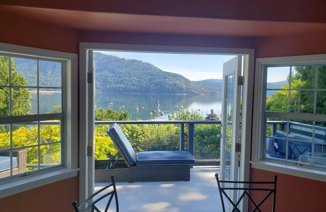 Cowichan Bay Hideaway