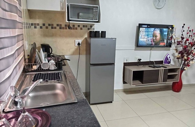 Cozy 1-bedroom apartment in beautiful Johannesburg South with WiFi, AC