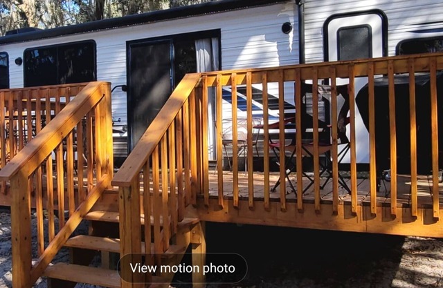 Cozy 1 bedroom 1 bath RV near the Ocala forest and Springs.