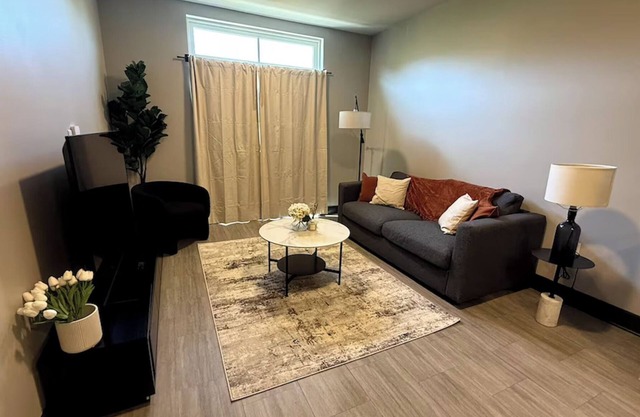 Cozy 1-bedroom apartment in charming Clarksville with AC