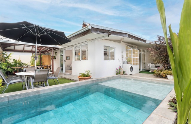 Cozy 1-bedroom apartment guesthouse in beautiful Punaauia with AC & private pool