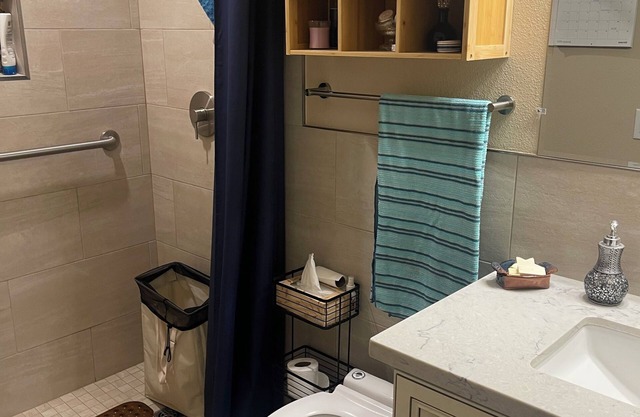 Cozy 1-bedroom apartment in charming Sun City with WiFi, AC