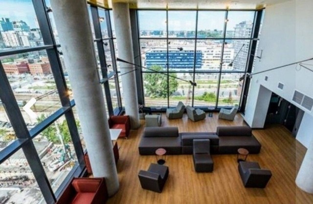 Cozy 1-bedroom condo in charming Griffintown with rooftop pool, fitness room