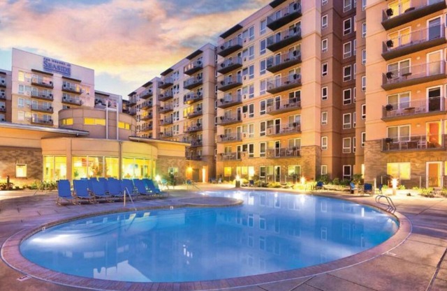 Cozy 1-bedroom condo in serene Seaside with fitness room, AC