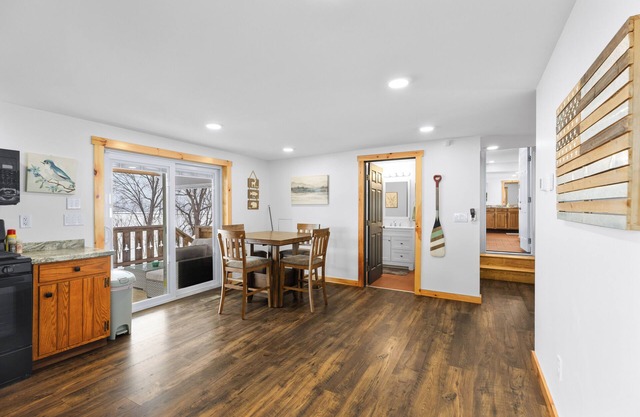 Cozy 1 Bedroom Lakehouse- Adjacent from Hinkley