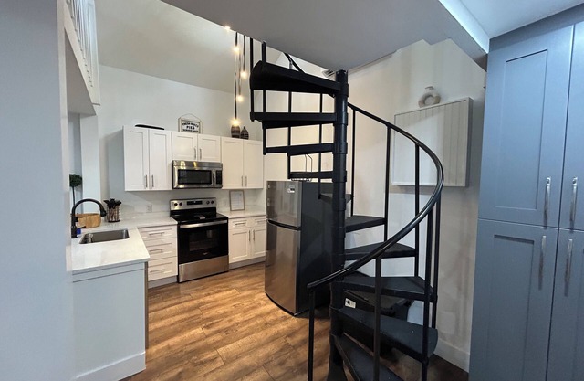 Cozy 1-Bedroom Loft Apartment in the Heart of Fort Myers!