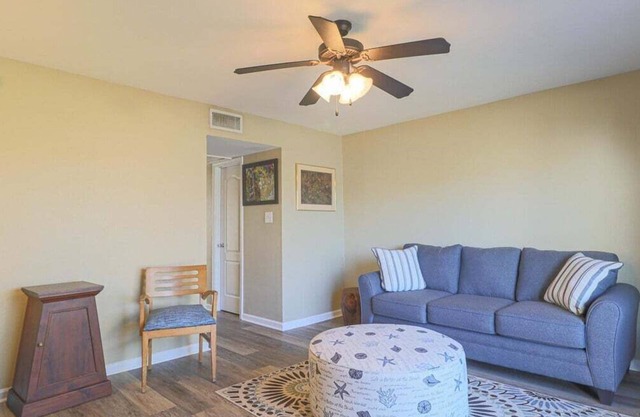 Cozy 2 Bd/1.5 Bth 2-Story Condo