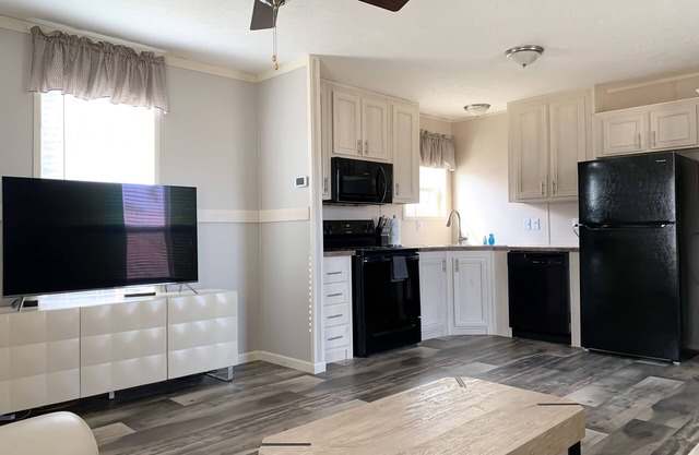 Cozy 2 bed 1 bath centrally located