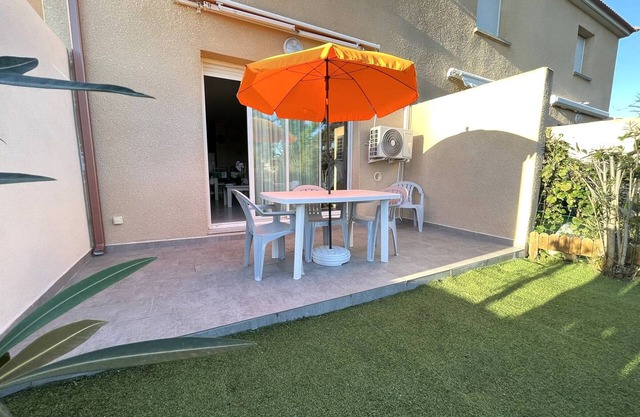 Cozy 2-Bedroom Villa with Pool View, Near Beach in Santa-Maria-Poggio