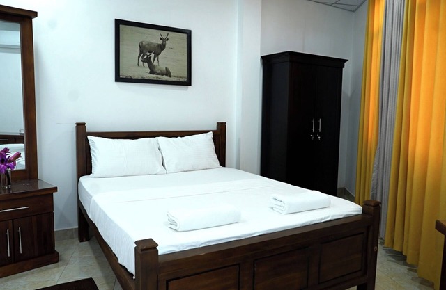 Cozy 2-bedroom apartment in enchanting Boralesgamuwa with WiFi, AC