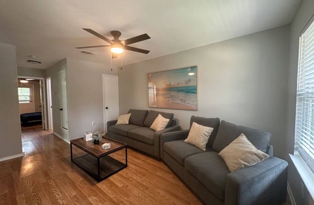 Cozy 2-bedroom apartment in wonderful Arlington with WiFi, AC