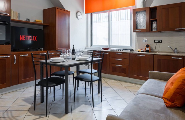 Cozy 2-bedroom apartment in enjoyable Torino with AC, WiFi