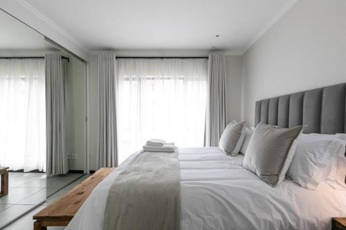 Cozy 2-Bedroom Apartment with Pool & Gym near Fourways Mall and Hospital