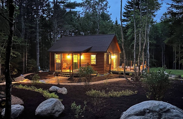 Cozy 2-bedroom cabin in the heart of peaceful Somesville, Mount Desert Island.