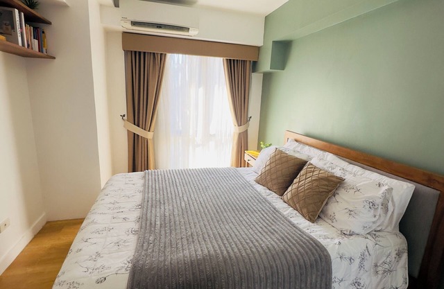 Cozy 2-bedroom condo in wonderful Taguig with fitness room, AC
