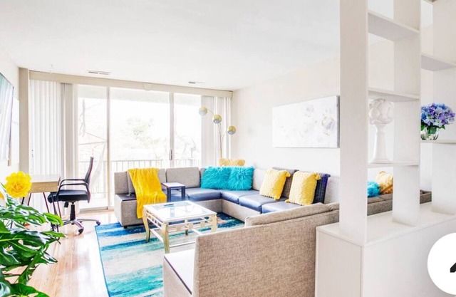 Cozy 2-bedroom condo in quaint Aspen Hill with AC, WiFi