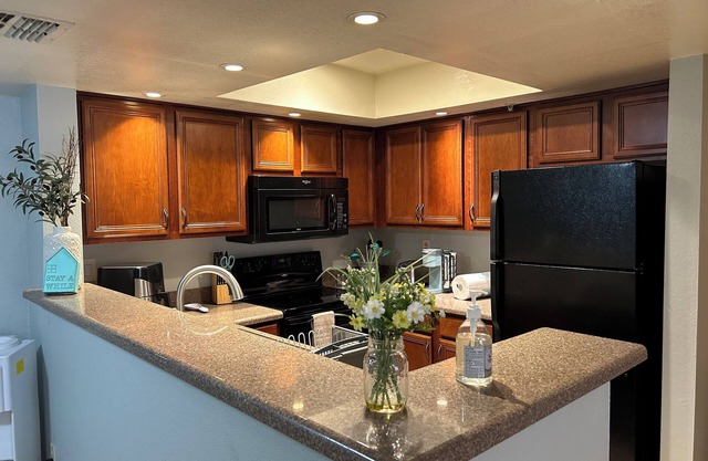 Cozy 2-bedroom condo with AC, fitness room, WiFi in enjoyable Glendale