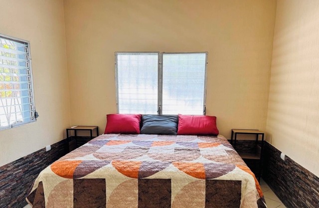 Cozy 2-bedroom house in welcoming Puerto Barrios with AC