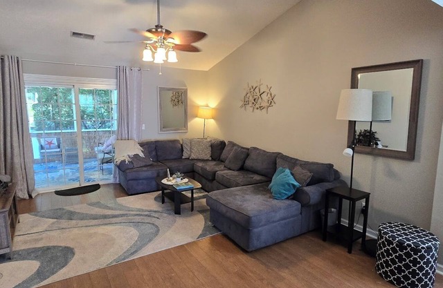 Cozy 2-bedroom house with King Bed