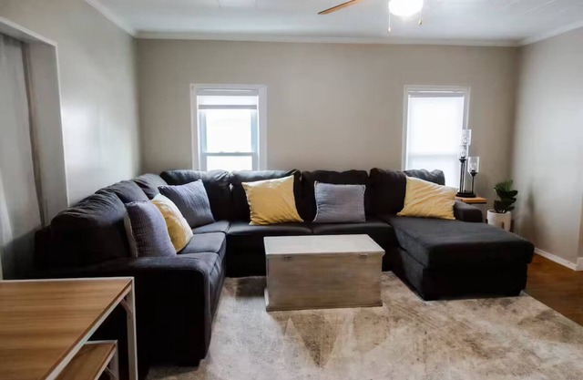 Cozy 2-bedroom, second floor apartment in Auburn. Pet-friendly!