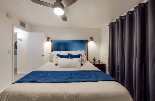 Cozy/2 BR 1 BA/Remodeled/Central/Spotless