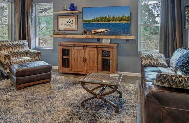 Cozy 2bd/ba premium cabin in the cool pines of Happy Jack!