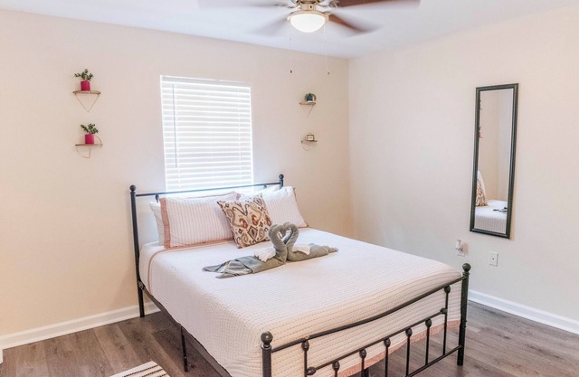 Cozy 2Br Lake Front Apartment