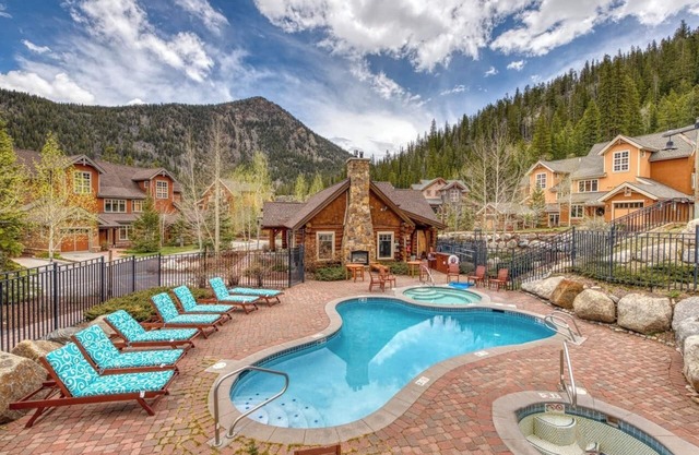 Cozy 2BR Settler's in East Keystone by shuttle route w/pool, hot tub & rec room