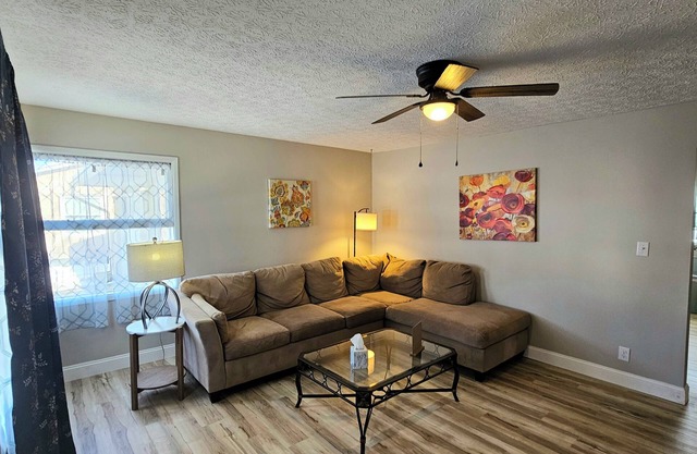 Cozy 3-Bdrm Home, RENOVATED bathrooms, Game Rm, Yard & Fast WiFi DOG friendly