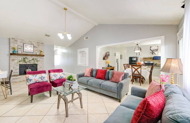 Cozy 3 bed 2 bath 17 min from Bush airport. Monthly stays.