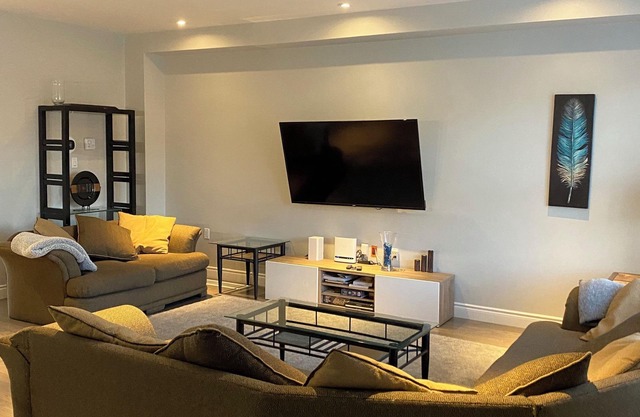 Cozy 3 bedroom home perfect for small gatherings