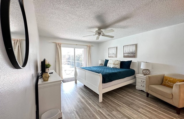 Cozy 3-bedroom townhome in enchanting Kissimmee with WiFi, AC
