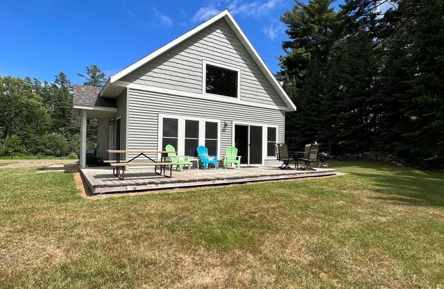 Cozy 3 Bedroom Lakefront Home On Pike Lake Chain