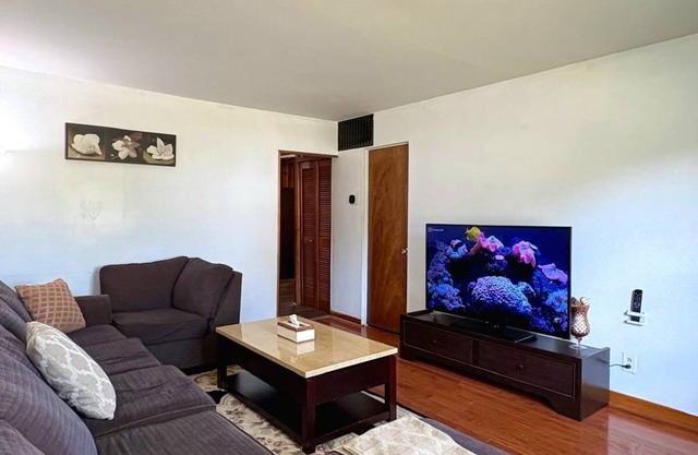 Cozy 3BR Home near Airport & Transit!