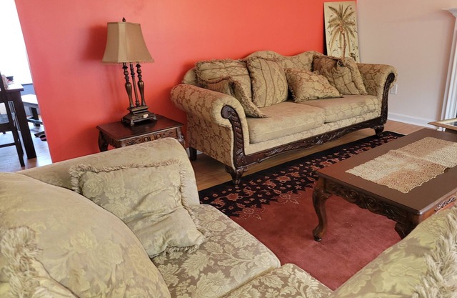 Cozy 4-bedroom house with AC and WiFi near downtown Greensboro