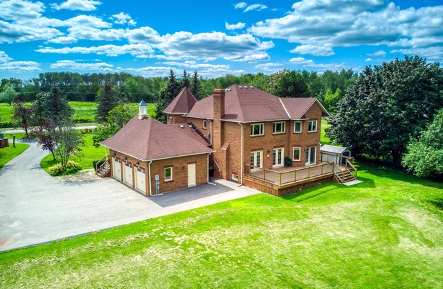 Cozy 6BR Deer Creek Golf Course Estate Home in Ajax