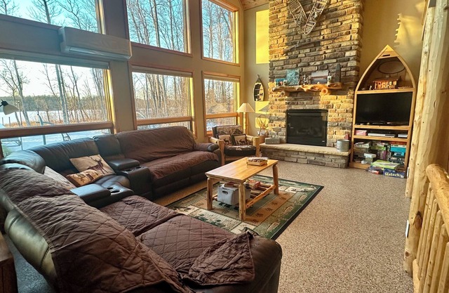 Cozy A- frame cabin on Hill Lake